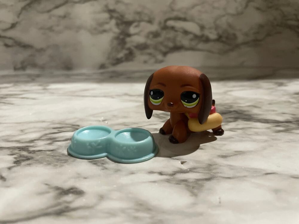 Littlest Pet Shop 992 Dachshund Dog with Hotdog Costume